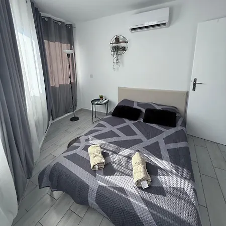 Hostel Kypa 50 Steps To The *